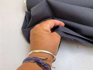 Bukse uld - lærredsvævet i tordenblå med lilla skær